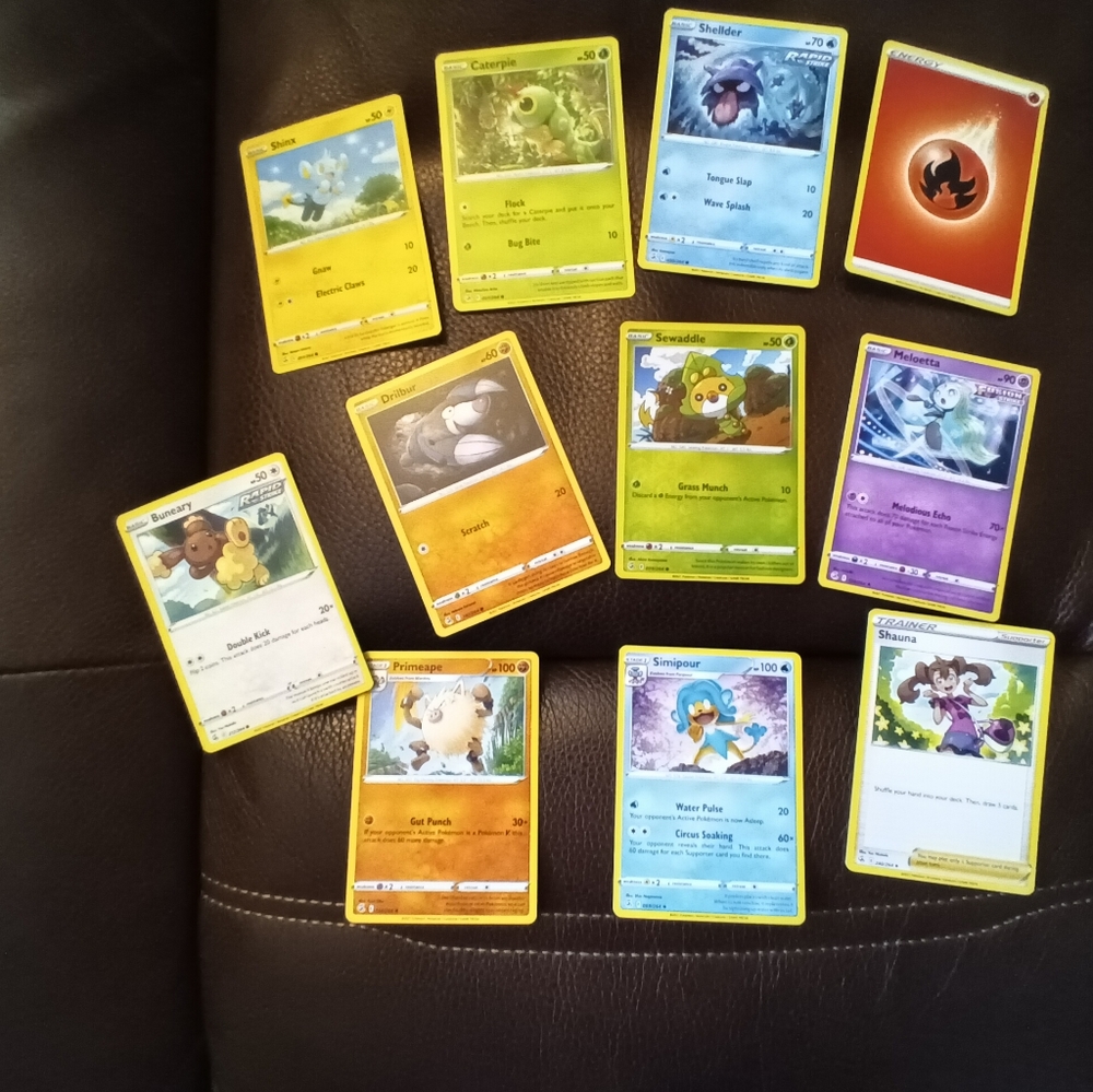 11 Pokemon Cards - Picture 2 of 2